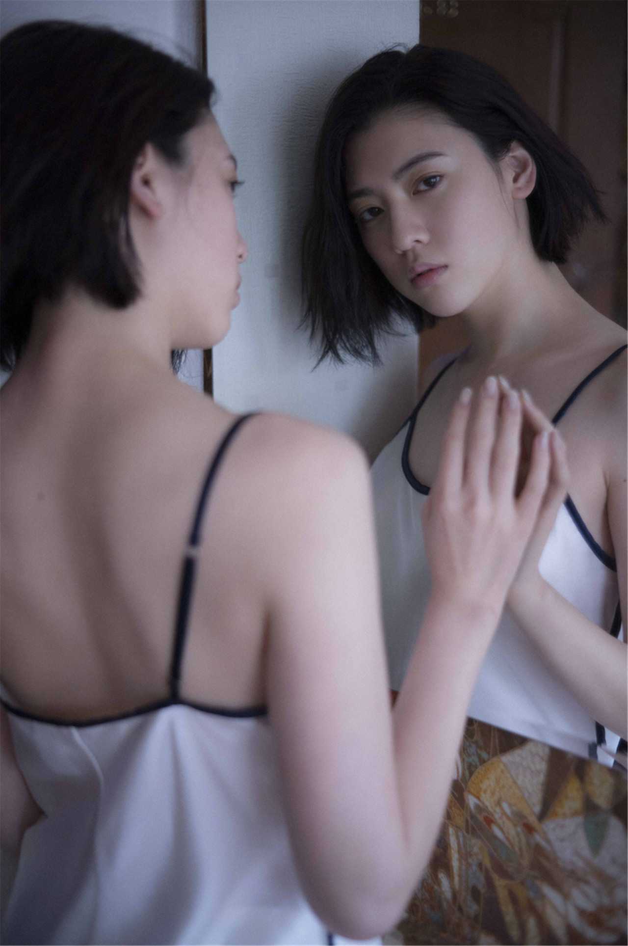10972