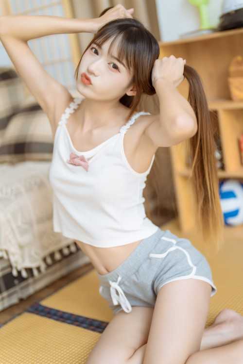 Cosplay 兔子Zzz不吃胡萝卜 早安少女