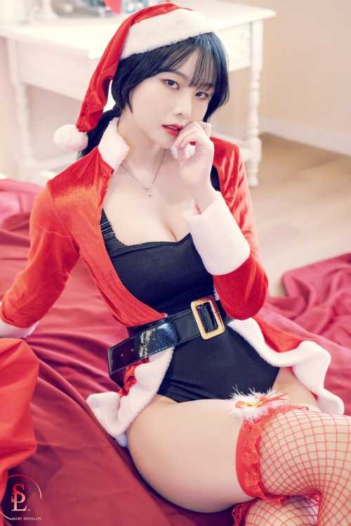 Yuna 유나, [SAINT Photolife] Merry Yuna’s Xmas Set.01