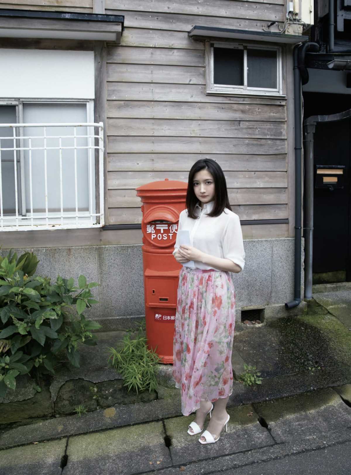 46963