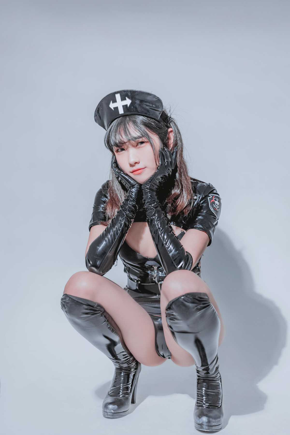 56601