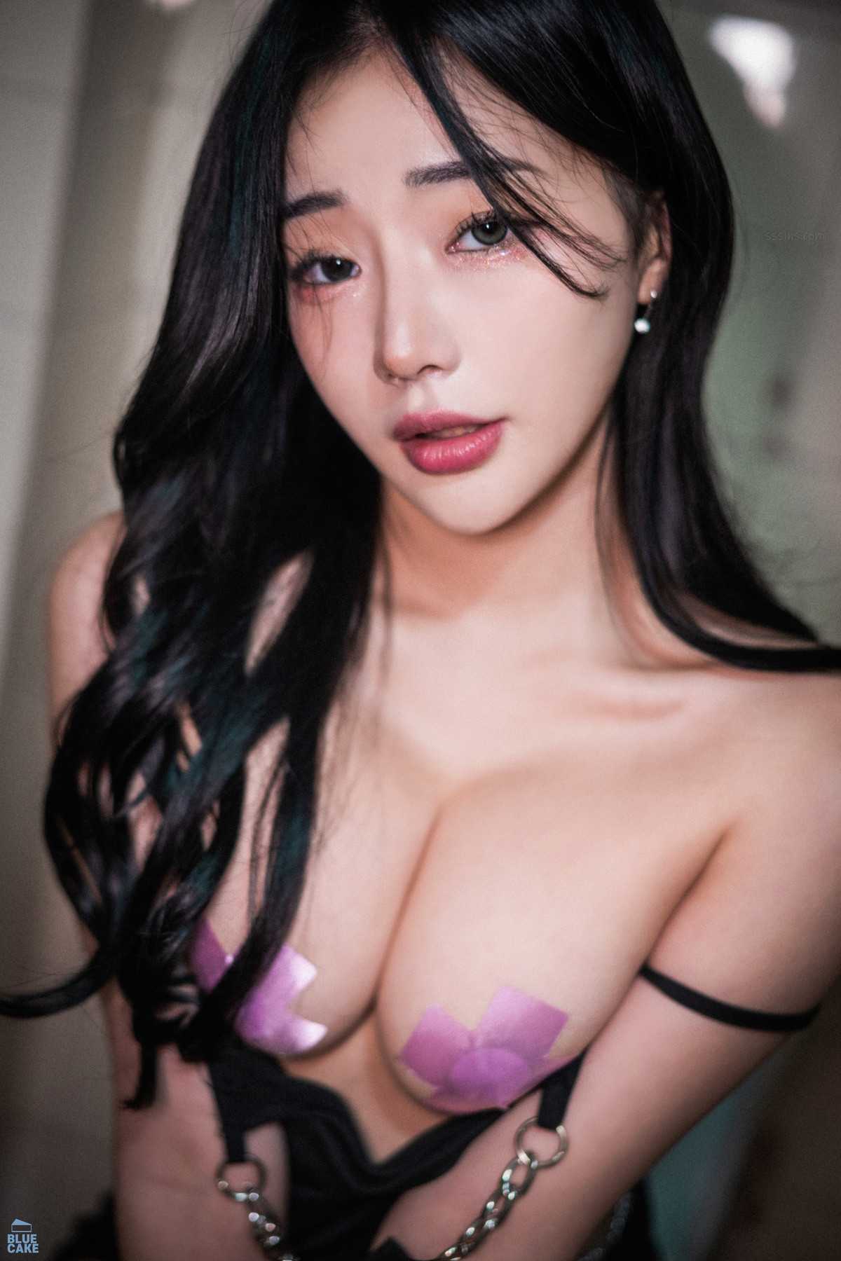 54376