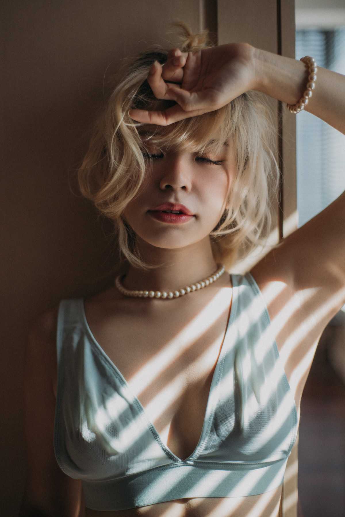 48711