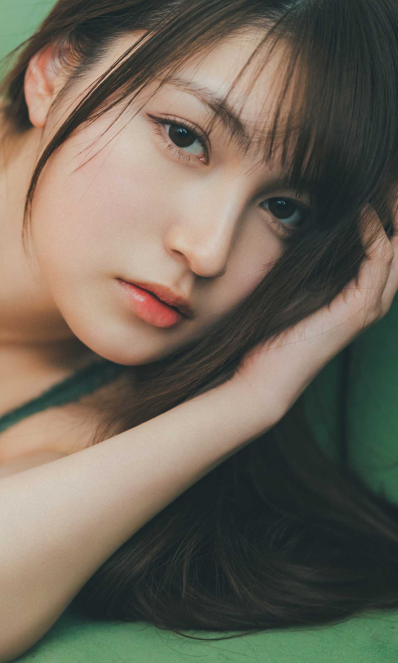 47048