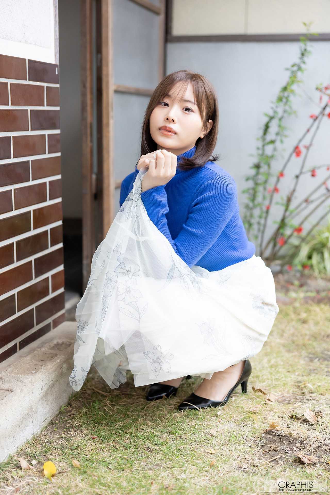 25032