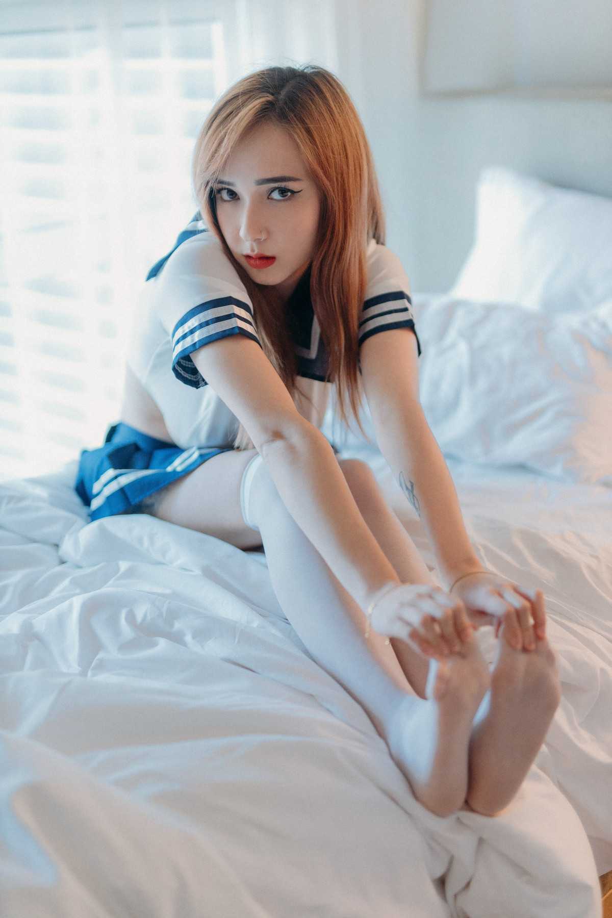 48906
