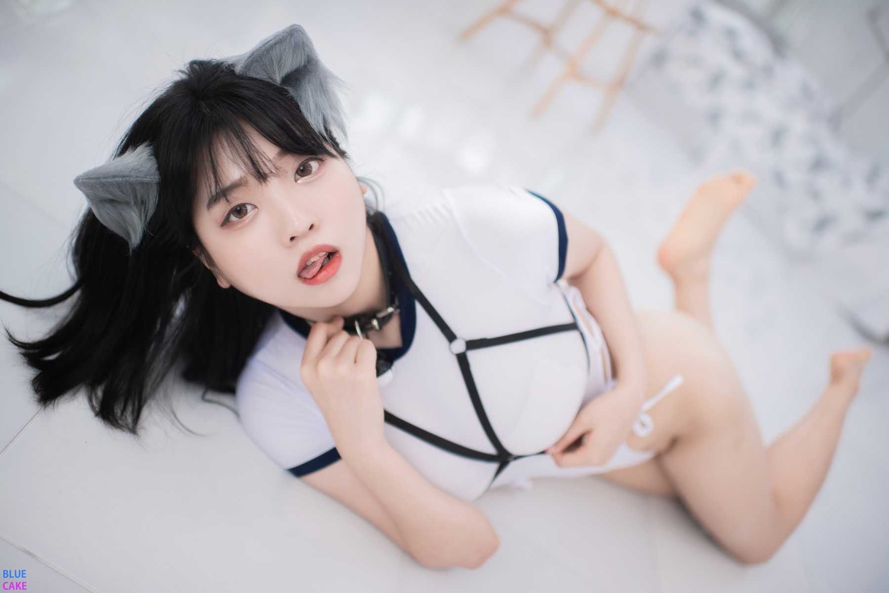 55569