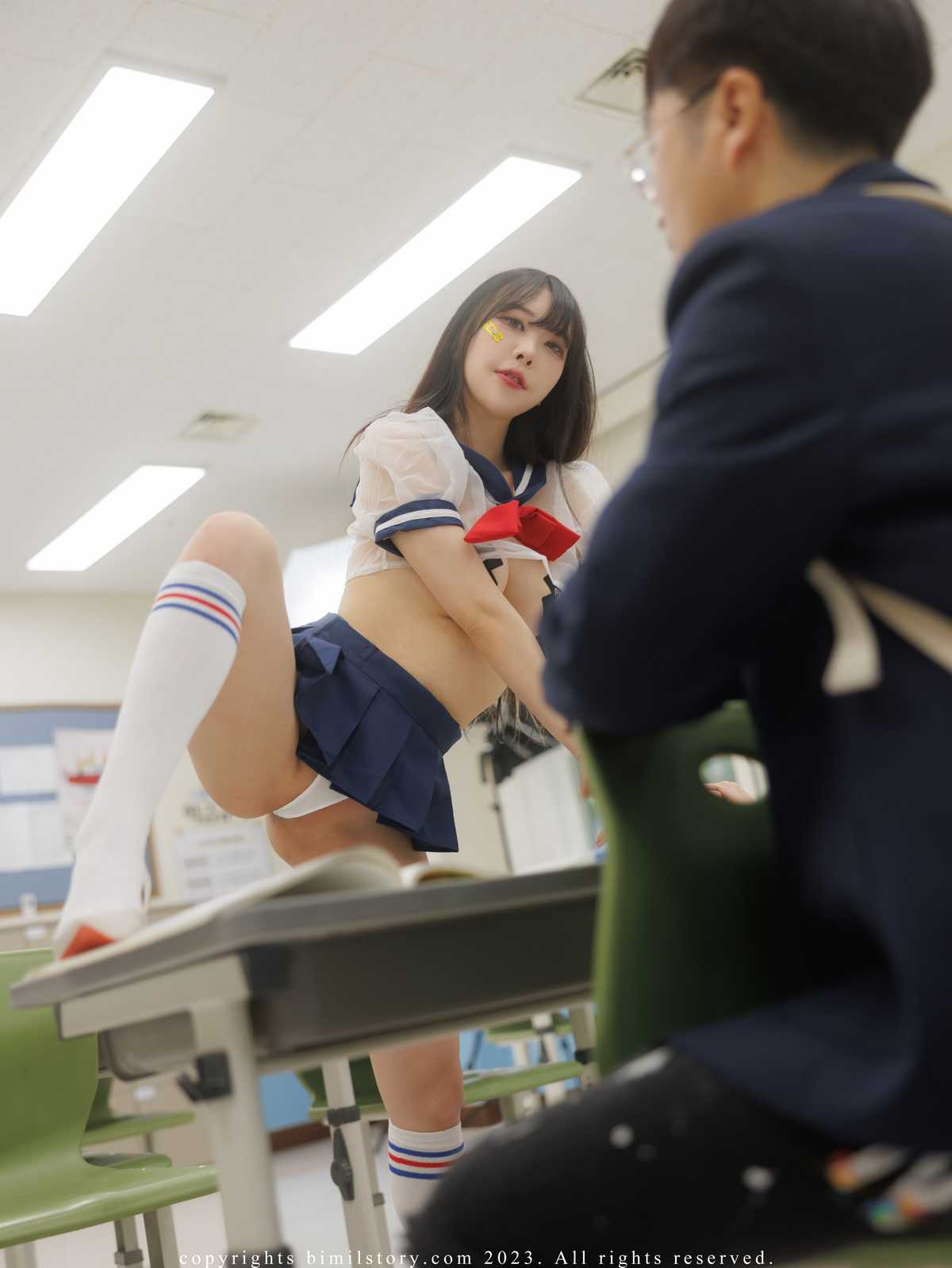 56519