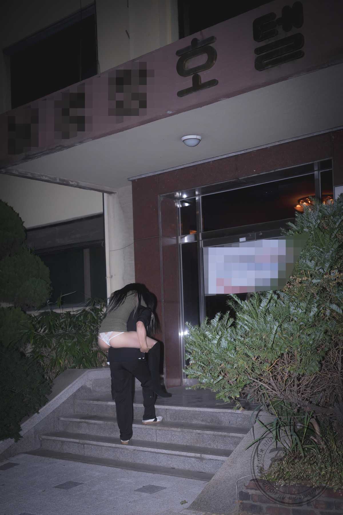 55366