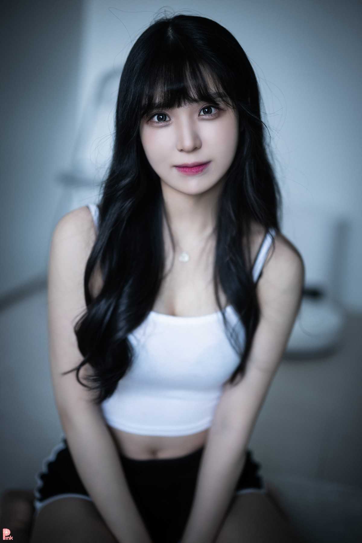52233