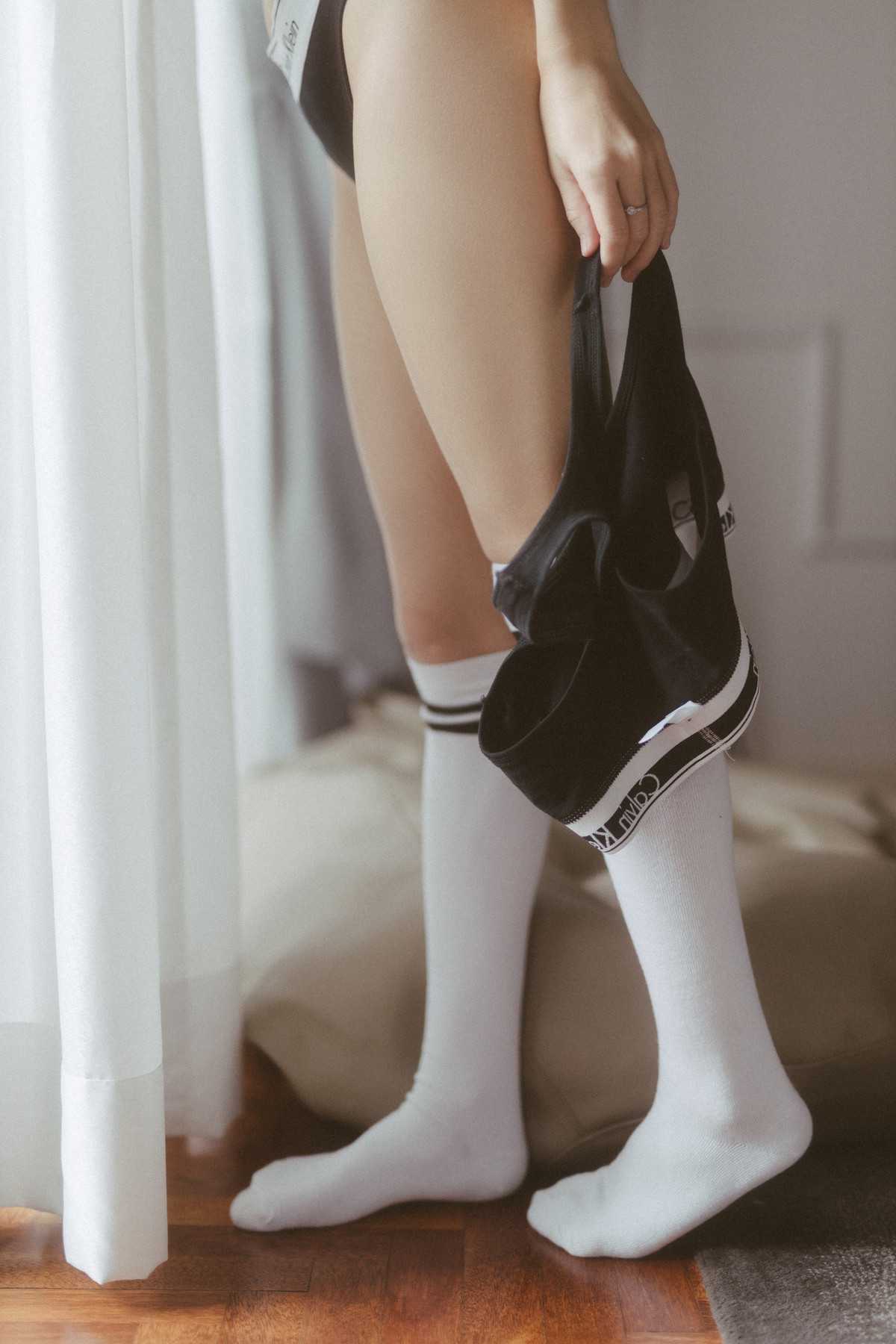 42718