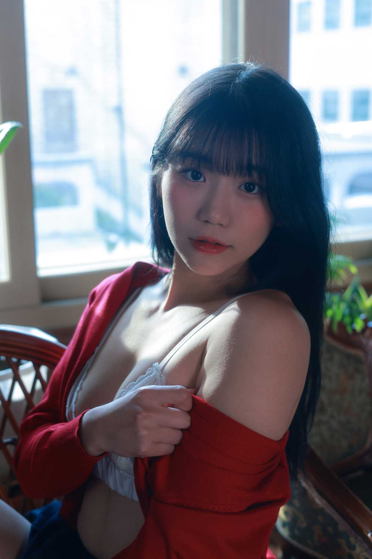 54942