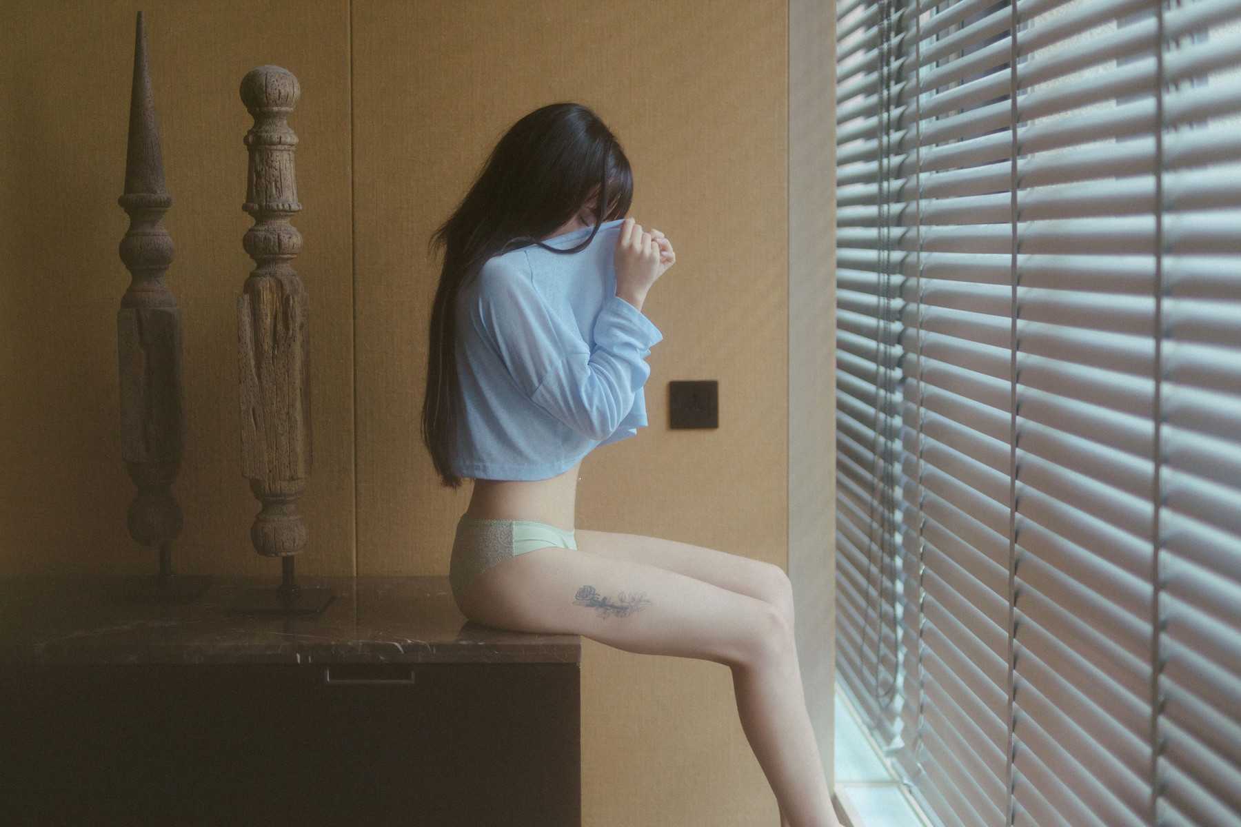 52031