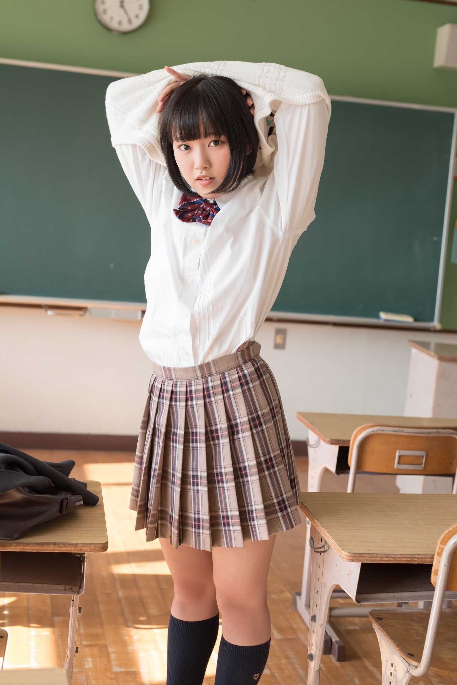 7607