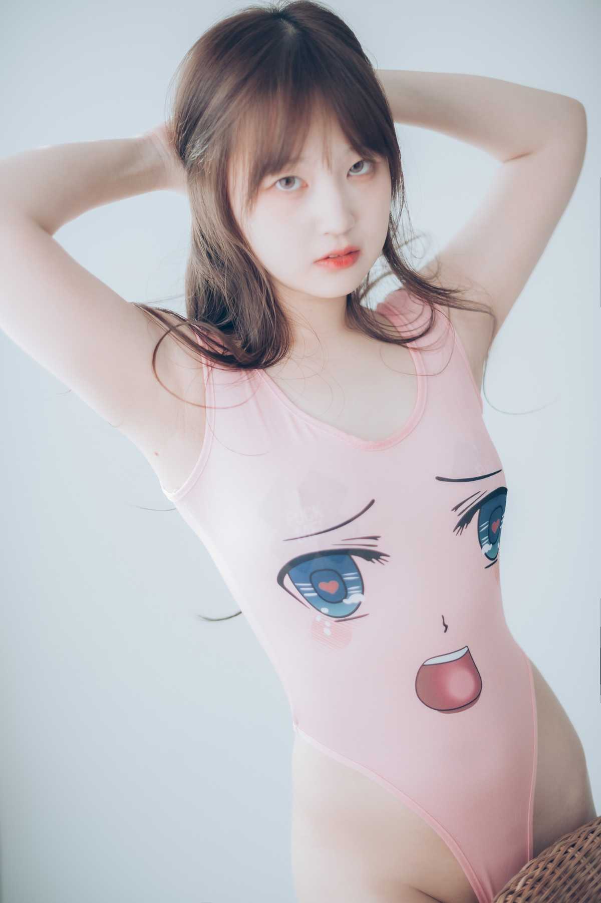 57073