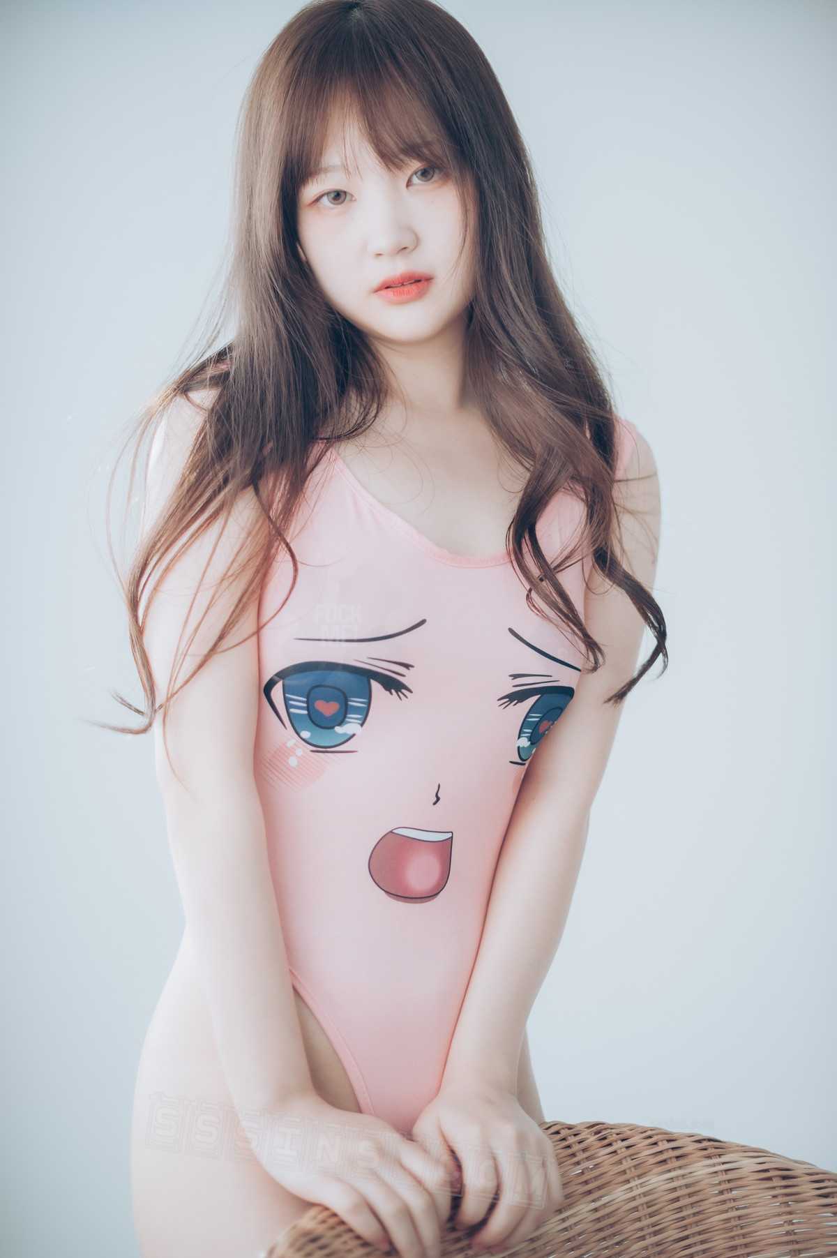 57072
