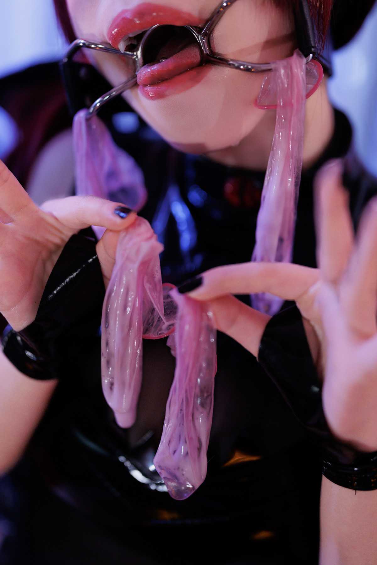 98304