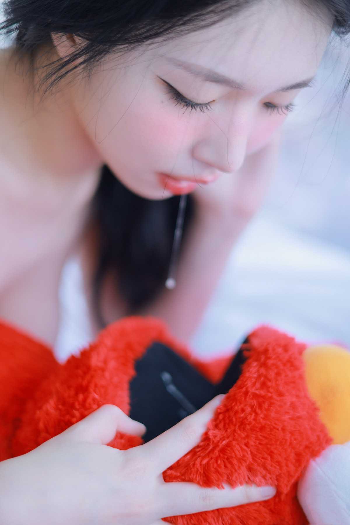 91607