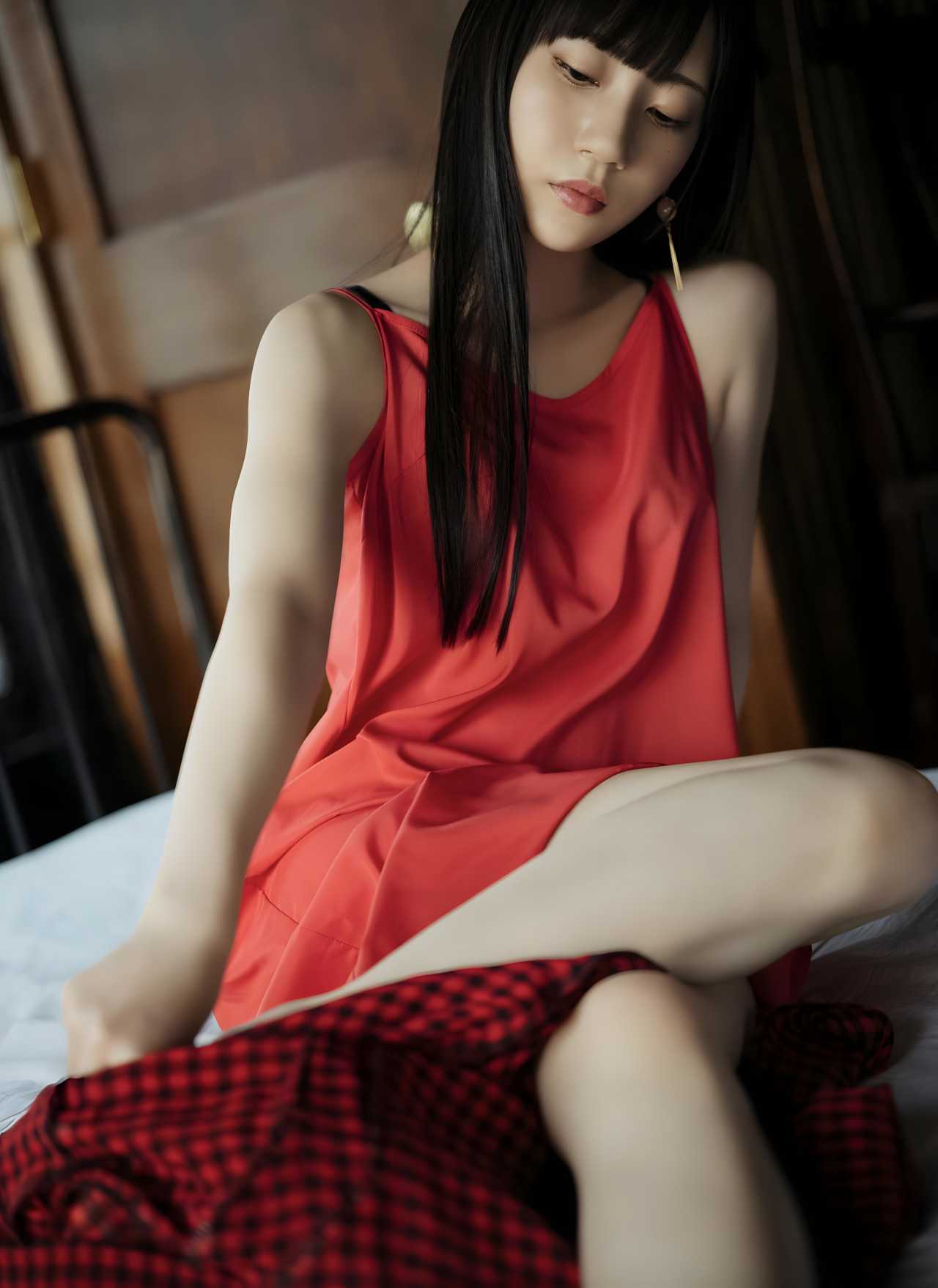 15047